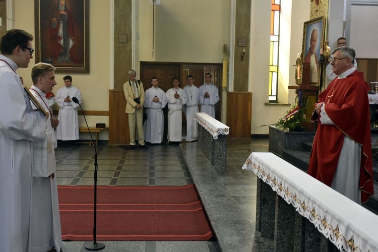 Podziękowanie za posługę proboszcza ks. Zbigniewowi Wolaninowi