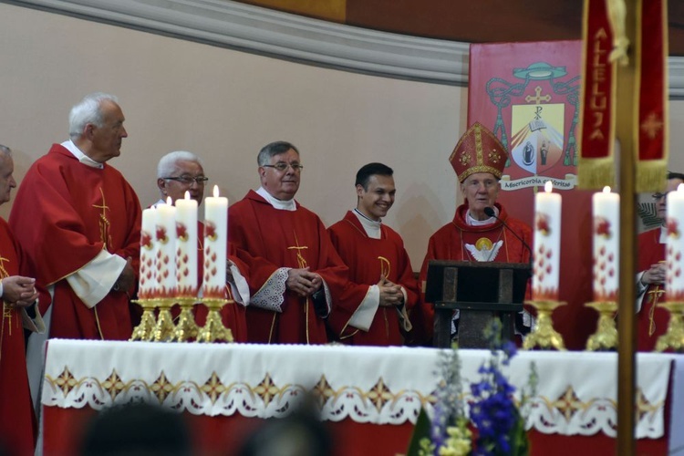 Podziękowanie za posługę proboszcza ks. Zbigniewowi Wolaninowi