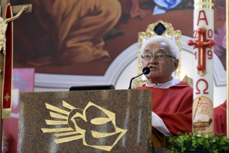 Podziękowanie za posługę proboszcza ks. Zbigniewowi Wolaninowi