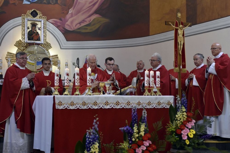 Podziękowanie za posługę proboszcza ks. Zbigniewowi Wolaninowi