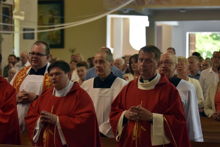 Podziękowanie za posługę proboszcza ks. Zbigniewowi Wolaninowi