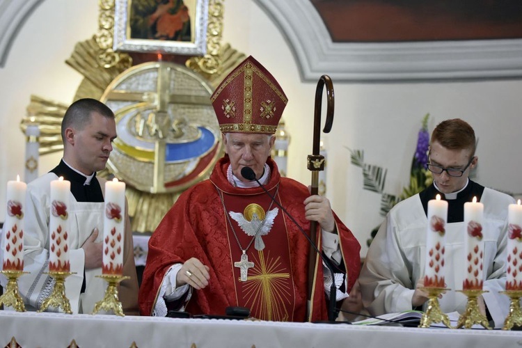 Podziękowanie za posługę proboszcza ks. Zbigniewowi Wolaninowi