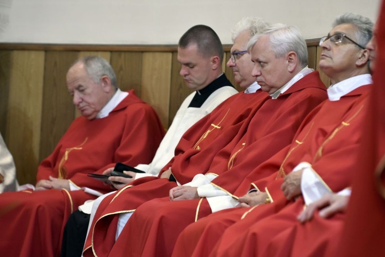 Podziękowanie za posługę proboszcza ks. Zbigniewowi Wolaninowi