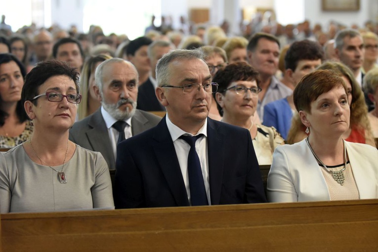 Podziękowanie za posługę proboszcza ks. Zbigniewowi Wolaninowi