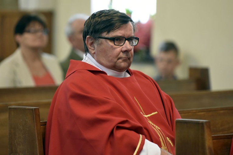 Podziękowanie za posługę proboszcza ks. Zbigniewowi Wolaninowi