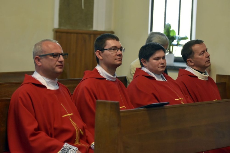 Podziękowanie za posługę proboszcza ks. Zbigniewowi Wolaninowi