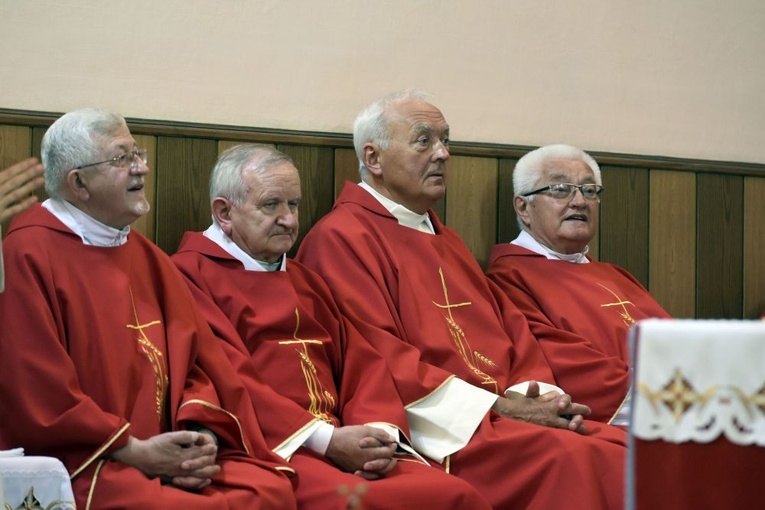 Podziękowanie za posługę proboszcza ks. Zbigniewowi Wolaninowi