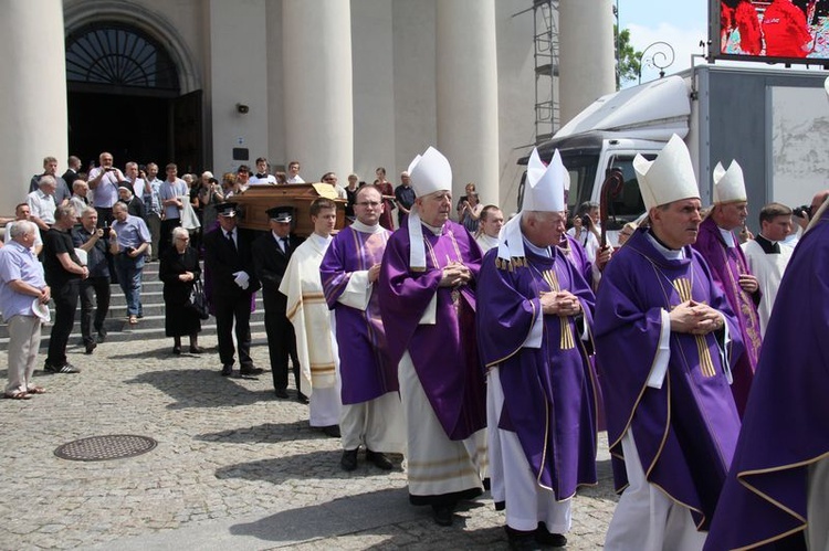 Pogrzeb abp. Bolesława Pylaka