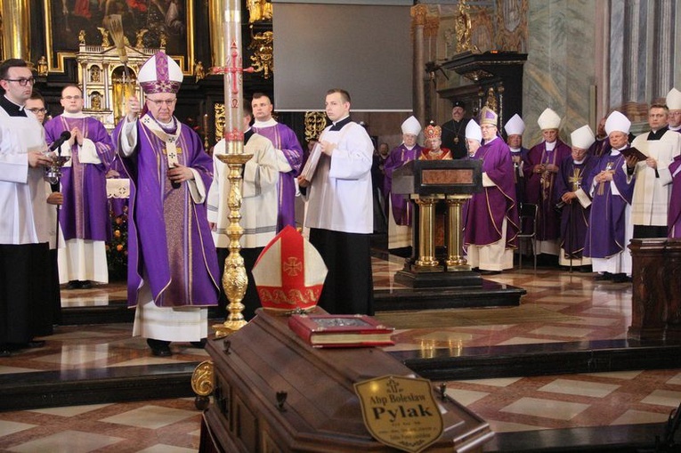 Pogrzeb abp. Bolesława Pylaka