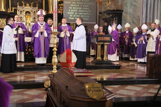 Pogrzeb abp. Bolesława Pylaka