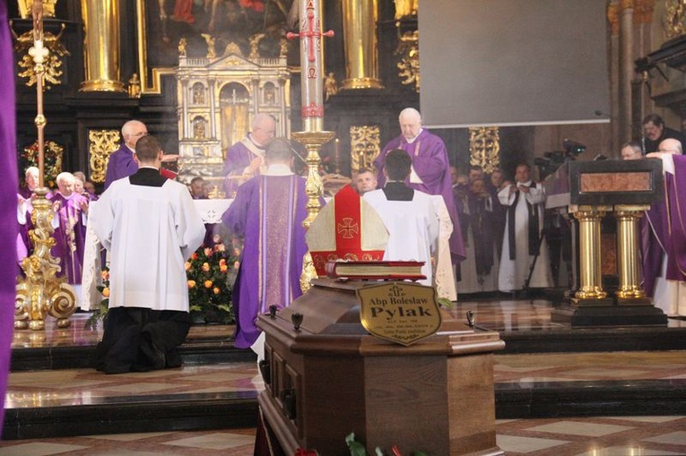 Pogrzeb abp. Bolesława Pylaka