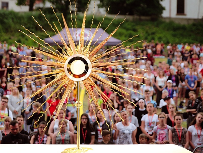 Adoracja Najświętszego Sakramentu w czasie Dni Młodych w Klimontowie.
8.06.2019 Klimontów