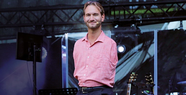 Nick Vujicic swoją historią inspiruje ludzi na całym świecie.