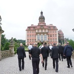 Biskupi w zamku Książ