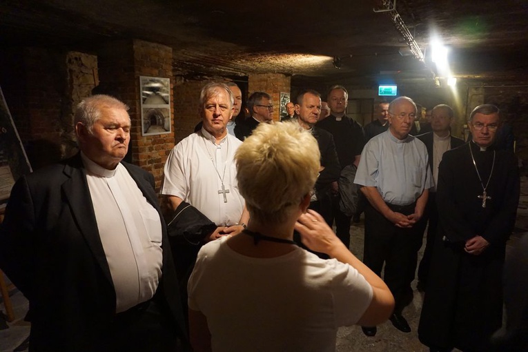 Biskupi w zamku Książ