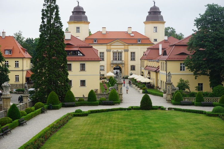 Biskupi w zamku Książ