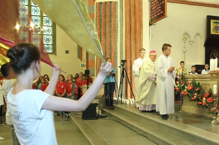 Pielgrzymka Szkolnych Kół Caritas, cz. 1 - Eucharystia