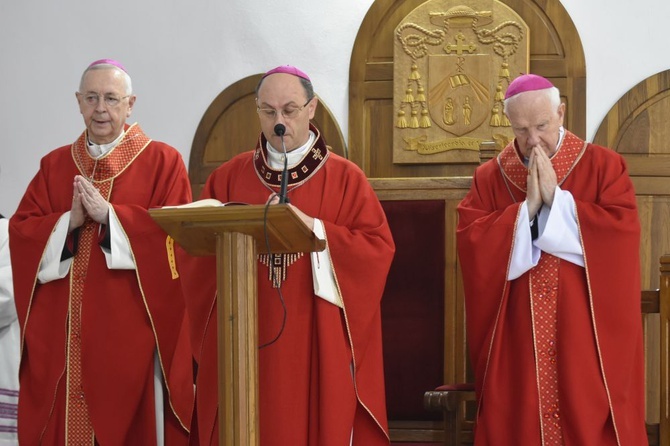 Msza się dla KEP w sanktuarium Relikwii Drzewa Krzyża Świętego w Wałbrzychu