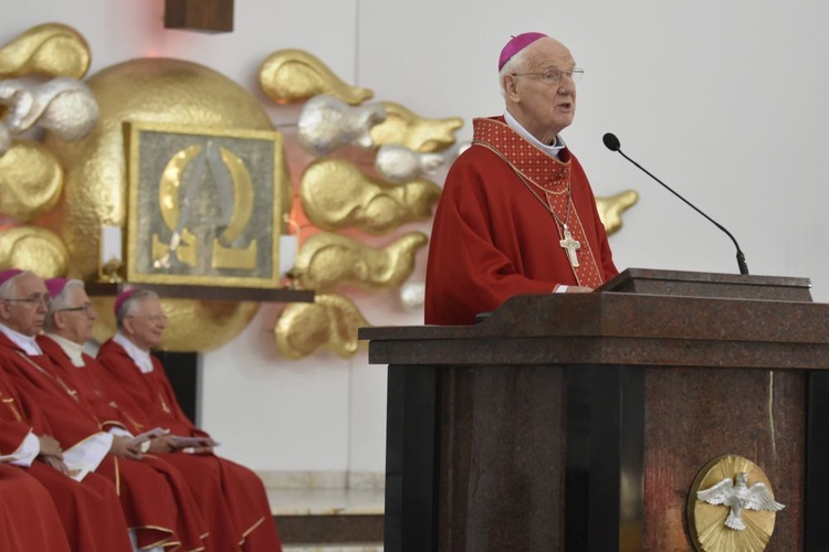 Msza się dla KEP w sanktuarium Relikwii Drzewa Krzyża Świętego w Wałbrzychu