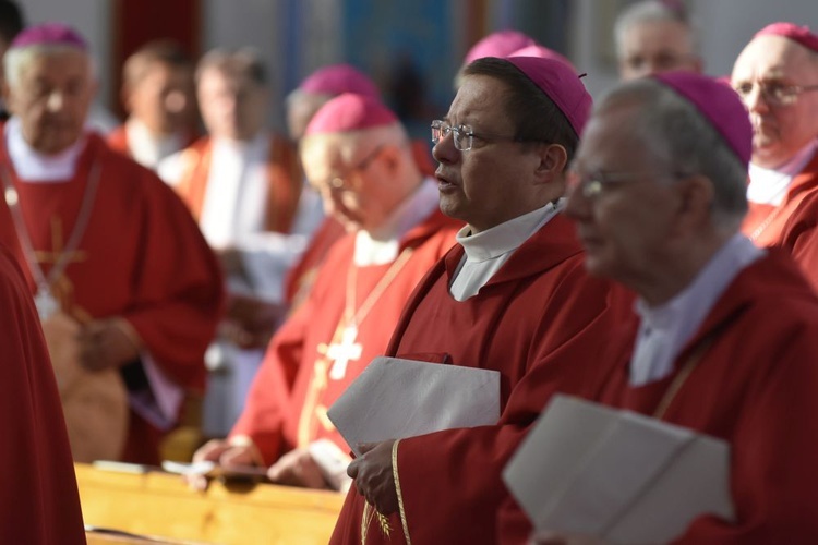 Msza się dla KEP w sanktuarium Relikwii Drzewa Krzyża Świętego w Wałbrzychu