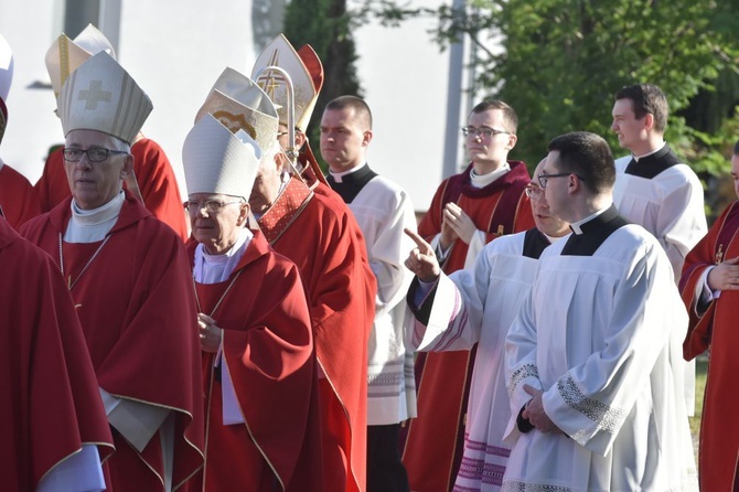 Msza się dla KEP w sanktuarium Relikwii Drzewa Krzyża Świętego w Wałbrzychu