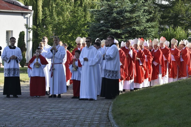 Msza się dla KEP w sanktuarium Relikwii Drzewa Krzyża Świętego w Wałbrzychu