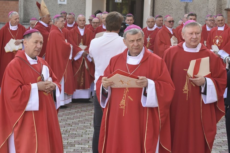 Msza się dla KEP w sanktuarium Relikwii Drzewa Krzyża Świętego w Wałbrzychu