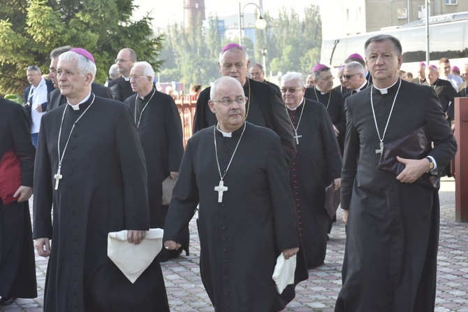 Msza się dla KEP w sanktuarium Relikwii Drzewa Krzyża Świętego w Wałbrzychu