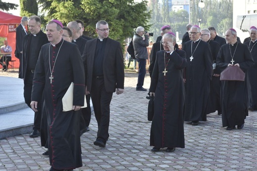 Msza się dla KEP w sanktuarium Relikwii Drzewa Krzyża Świętego w Wałbrzychu