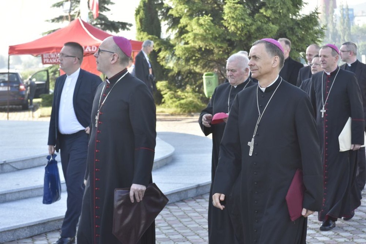 Msza się dla KEP w sanktuarium Relikwii Drzewa Krzyża Świętego w Wałbrzychu