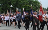 Stalowa Wola. Przemarsz ulicami miasta. 80. rocznica poświęcenia miasta.