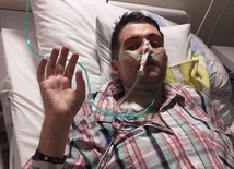 Ksiądz, który przyjął święcenia na szpitalnym łóżku, potrzebuje pomocy