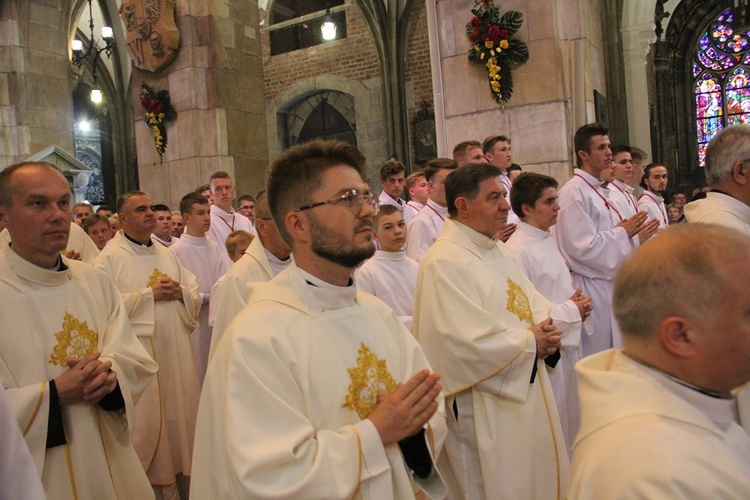 6. rocznica ingresu abp. Kupnego oraz promocja lektorów i ceremoniarzy