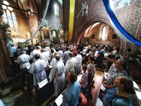 Bp Andrzej Iwanecki do rodzin: "Należy przywrócić autorytet rodzicom, nauczycielom i pasterzom"