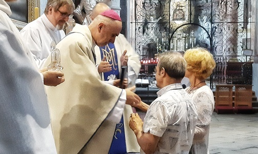 Bp Andrzej Iwanecki do rodzin: "Należy przywrócić autorytet rodzicom, nauczycielom i pasterzom"