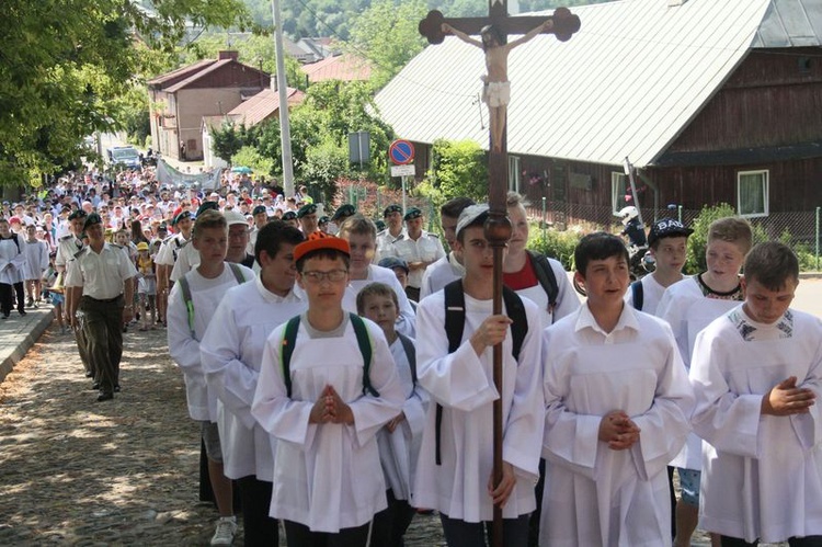 Pielgrzymka lektorów i ministrantów do Wąwolnicy