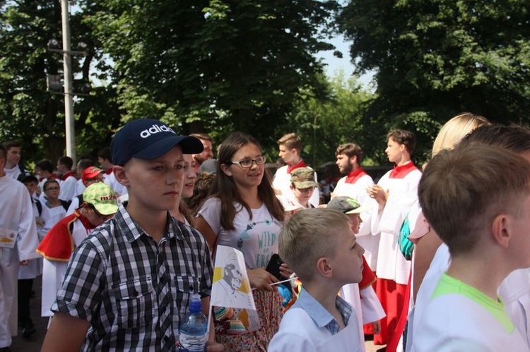 Pielgrzymka lektorów i ministrantów do Wąwolnicy