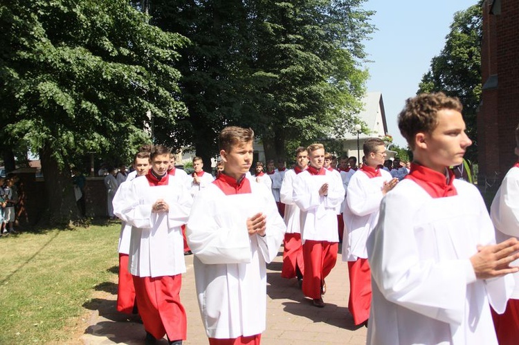 Pielgrzymka lektorów i ministrantów do Wąwolnicy