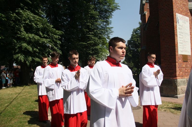 Pielgrzymka lektorów i ministrantów do Wąwolnicy