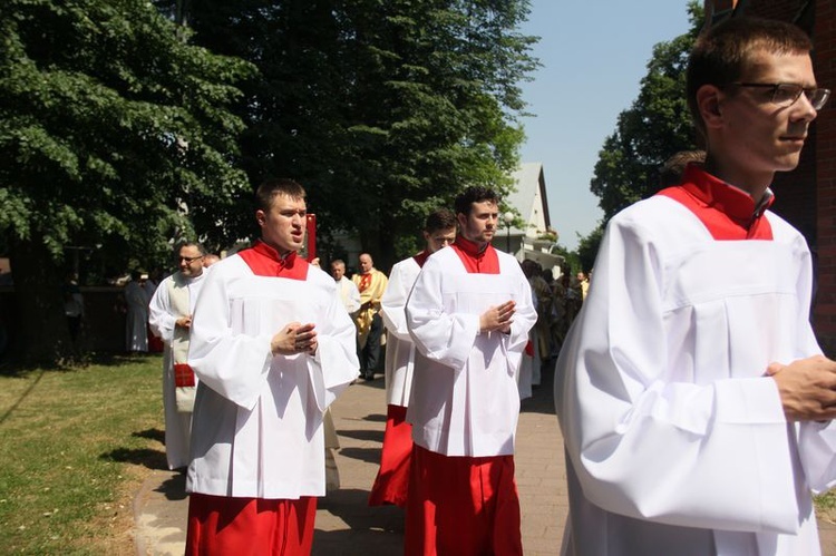 Pielgrzymka lektorów i ministrantów do Wąwolnicy