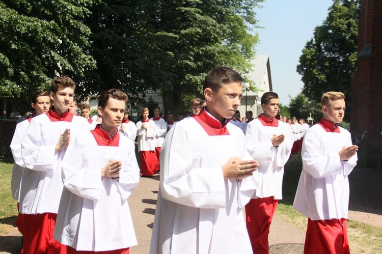 Pielgrzymka lektorów i ministrantów do Wąwolnicy