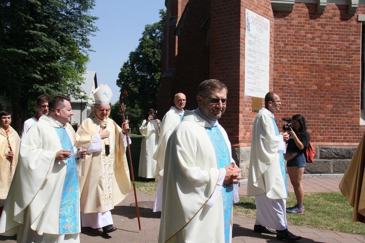 Pielgrzymka lektorów i ministrantów do Wąwolnicy