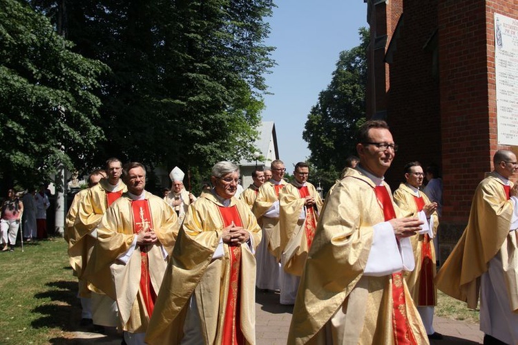 Pielgrzymka lektorów i ministrantów do Wąwolnicy