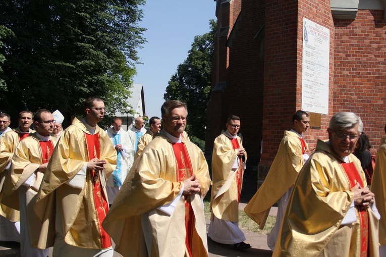 Pielgrzymka lektorów i ministrantów do Wąwolnicy