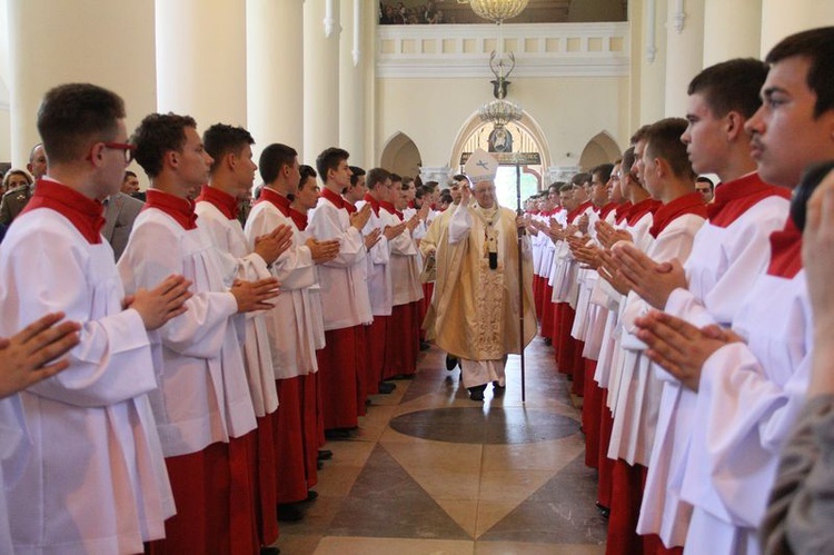 Pielgrzymka lektorów i ministrantów do Wąwolnicy