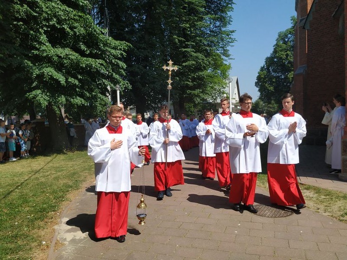 Pielgrzymka lektorów i ministrantów do Wąwolnicy