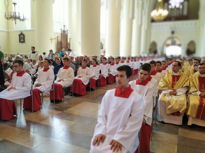 Pielgrzymka lektorów i ministrantów do Wąwolnicy
