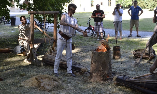 Tarnobrzeg. Piknik archeologiczny, czyli jak wytapiano żelazo