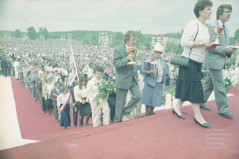 Koronacja obrazu Matki Bożej Cierpliwie Słuchającej w Rokitnie