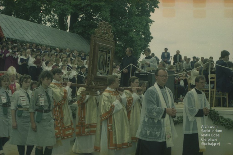 Koronacja obrazu Matki Bożej Cierpliwie Słuchającej w Rokitnie